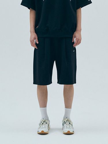 Classic Logo Wide Fit Pin Tuck Short Pants_Black - Columbia University - Modalova