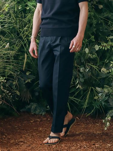 Linen Soft Adjust 2 Pleats Trousers_Navy - Bellief - Modalova