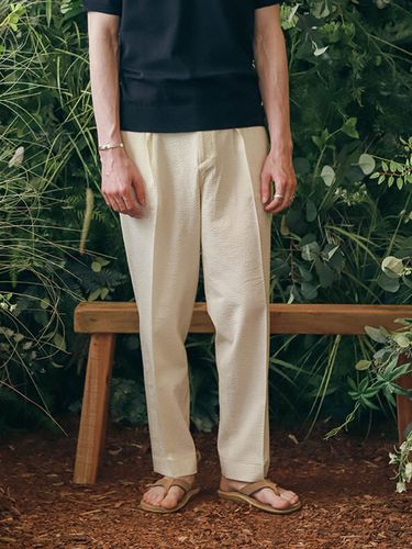 Seersucker 1 Pleat Banding Chino Pants_Ecru - Bellief - Modalova