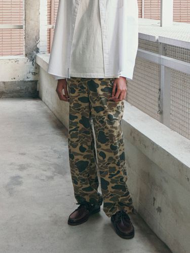 Loose Fit Camouflage Pants - MARKM - Modalova