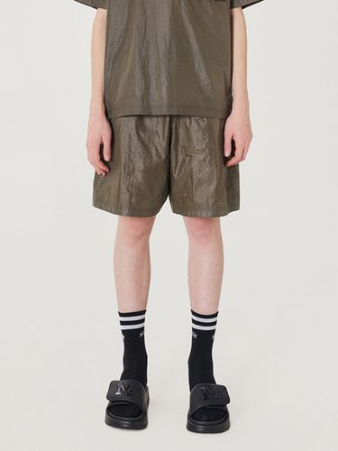 Glossy Woven Set Up Shorts_Khaki - MARKM - Modalova