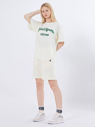 Cursive Oversized Short Sleeves T-Shirt Shorts Set - GHOST REPUBLIC - Modalova