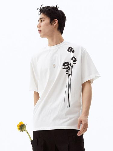 Sunflower Printed T-shirt (2 Color) - HYIIⁿ - Modalova