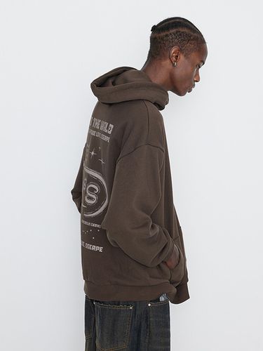 Into The Starry Night Hoodie_Brown - SSERPE - Modalova