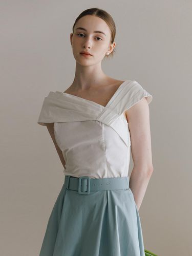 HAYDEN Asymmetry Tuck Detailed Blouse - BAU by Bride And You - Modalova