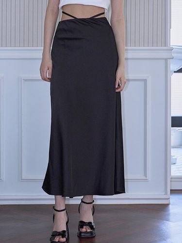 Side Strap Satin Long Skirt_Black - Rosefrantz - Modalova