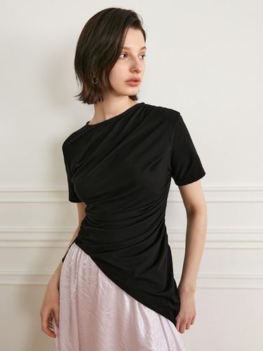 YY Asymmetric Fitted Top (Black) - yyiam - Modalova