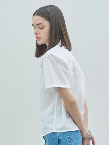 Classy Emblem Half Shirts_White - ELLIOTI - Modalova