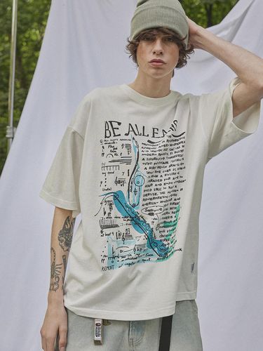 SWAGVER Music Oversized T-shirt_Off White - MAGOODGAN - Modalova