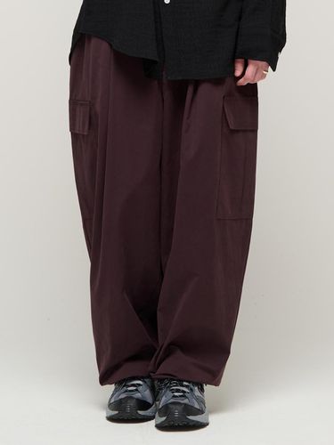 CB Big Pocket Wide Balloon Pants_Burgundy - CARGOBROS - Modalova