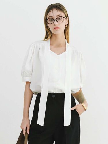 Half Shiny Tie Blouse - PLUNASTUDIO - Modalova