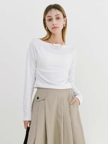 Semi Shoulder T-shirt - PLUNASTUDIO - Modalova