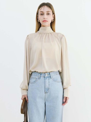 Reversible Shiny Tie Blouse_Beige - PLUNASTUDIO - Modalova