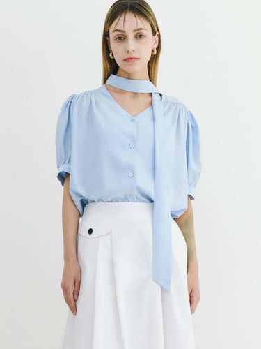 Half Shiny Tie Blouse_Sky Blue - PLUNASTUDIO - Modalova