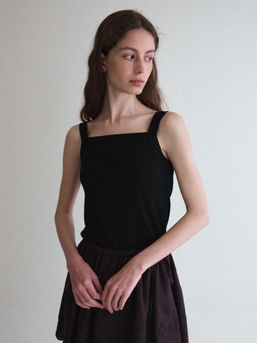 Simple Sleeveless_Black - SPRING CROCUS - Modalova