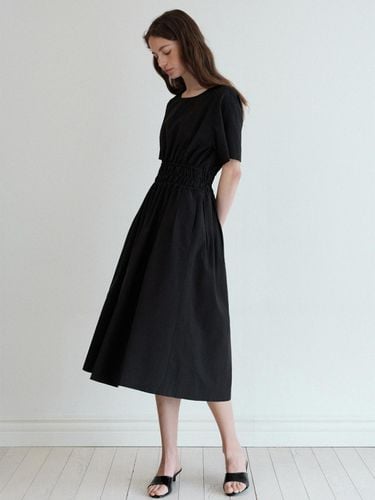 Pintuck Flare Dress_Black - SPRING CROCUS - Modalova