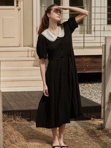 Sheer Collar Pleats Dress (Black) - BEMUSE MANSION - Modalova