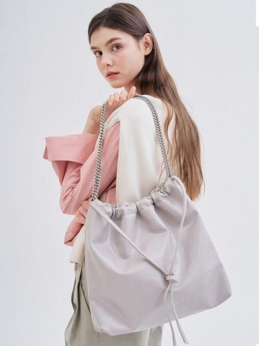 Chain String Bag_Beige Grey - macni - Modalova