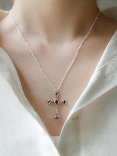 Garnet Cross Silver Necklace - J.Lauren - Modalova