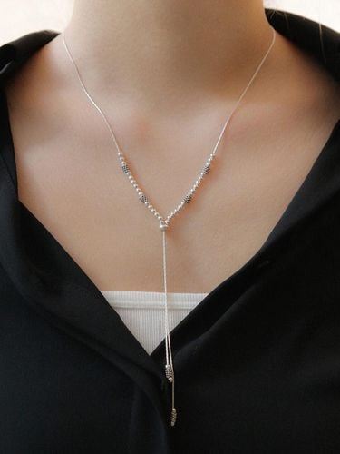 Y-Shaped Silver Ball Line Necklace - J.Lauren - Modalova