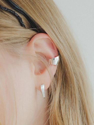 Bold Hammer Silver Earcuff - J.Lauren - Modalova