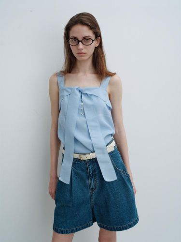 Two Tuck Denim Shorts (Blue) - a.t.corner - Modalova