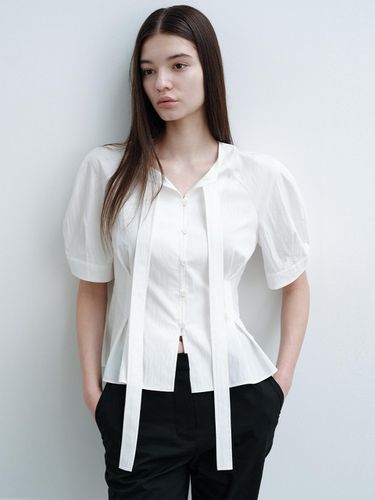 Tie Tuck Half-Sleeve Blouse - a.t.corner - Modalova