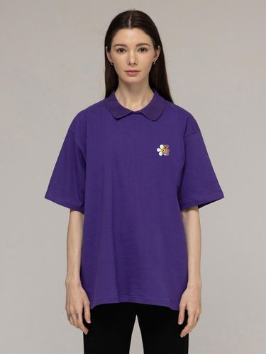 Flower Bear Smile Embroidery Collar T-shirt_Purple - GRAVER - Modalova