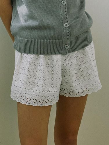 Flower Punching Lace Shorts - White - NONLOCAL - Modalova