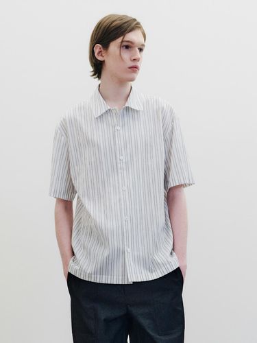 Crinkled Stripe Semi Oversized Short Sleeve Shirt - MIND BRIDGE MEN - Modalova