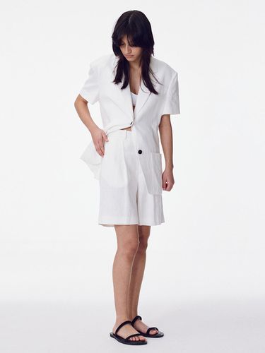 One Tuck Bermuda Shorts_White - MAISONMARAIS - Modalova