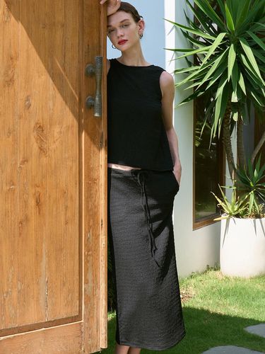 Back Open Sleeveless Top + Seersucker Skirt_Black - VOIEBIT for WOMEN - Modalova