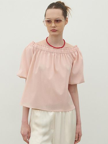 Off-Shoulder Shirred Blouse_Baby Pink - 320SHOWROOM - Modalova