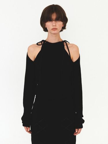 Ribbon Strap Hole Knit Top_Black - DIAGONAL - Modalova