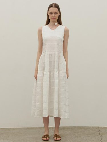 Jacquard Sleeveless Long Dress_White - 320SHOWROOM - Modalova