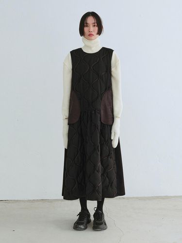 Quilting Voluminous Dress _ Black - RE;CODE - Modalova