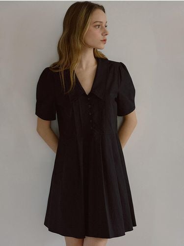 Collar Pleats Dress [Black] - DEHEVE - Modalova