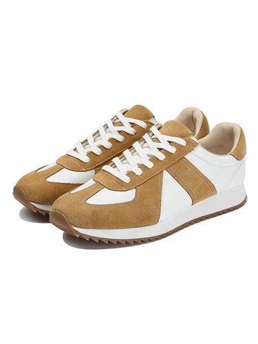 Cowhide Runner German Army Sneakers - CUSTOMADE REPUBLIC - Modalova