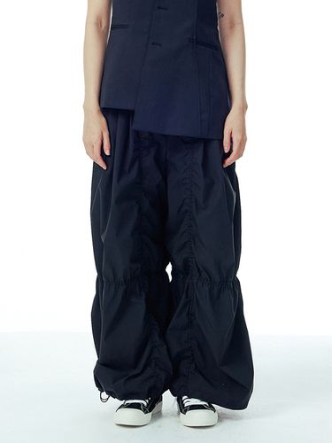 Puckering Voluminous Pants _ Black - RE;CODE - Modalova