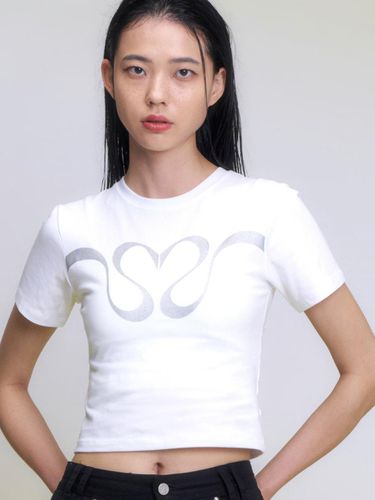 Signature Heart Fitted Crop T-shirt - 4 Colors - ILLIGO - Modalova