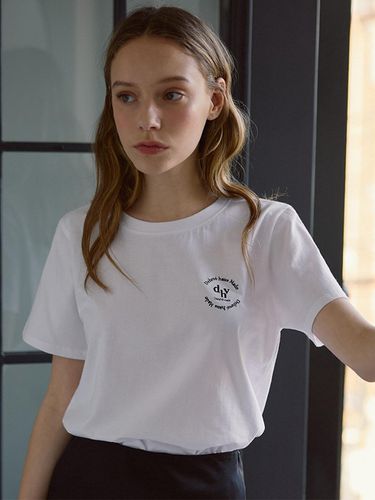 Haus Round T-shirt [White] - DEHEVE - Modalova