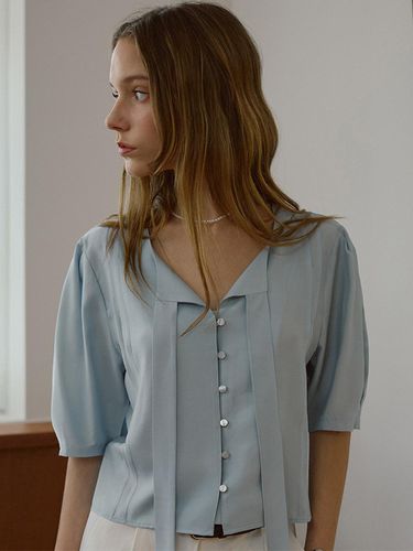 Bailey Tie Blouse [Blue] - DEHEVE - Modalova