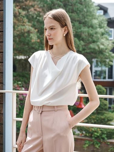 Sleeveless Draped Blouse - White - MEZARR DE VON - Modalova