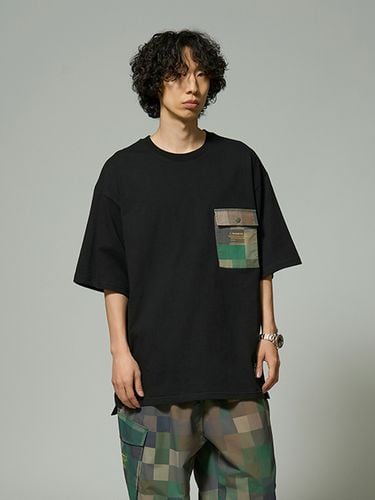 Square Camouflage Pocket Oversized T-shirt_Black - STIGMA - Modalova