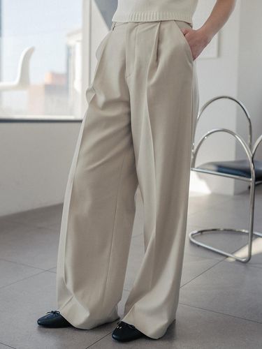 Classic One Tuck Wide Slacks_Light Beige - hardcore happiness - Modalova