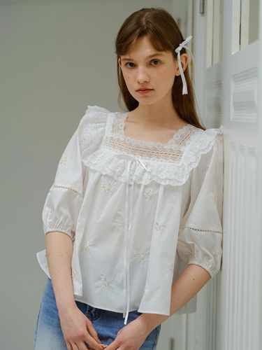 Embroidery Lace Frill Blouse - DUNDROP - Modalova