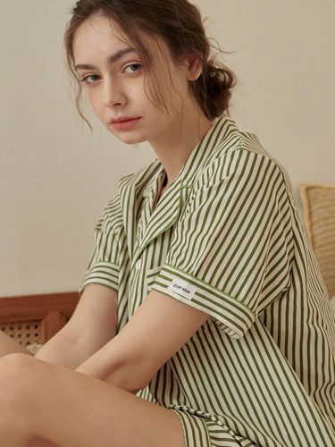 Unisex Vertical Stripe Pajama Shirt and Shorts - OFFHOUR - Modalova