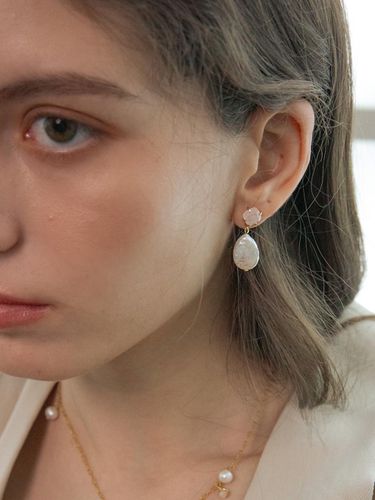 Crystal With Drop Pearl Earrings - MERRYMOTIVE - Modalova