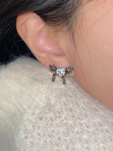 Rose With Grey Crystal Bow Earrings - MERRYMOTIVE - Modalova