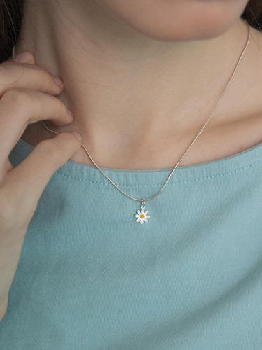 Daisy Flower Pendant With Necklace - MERRYMOTIVE - Modalova